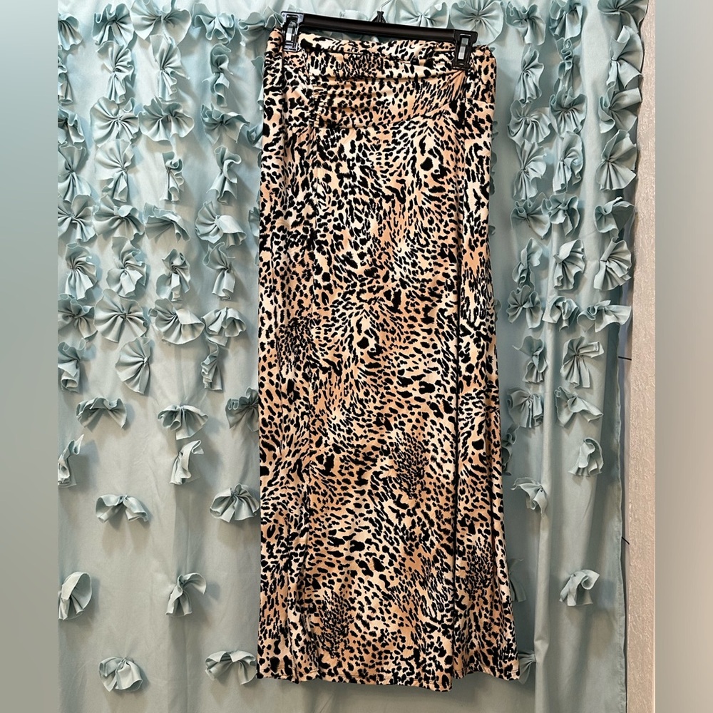 Size medium leopard maxi skirt